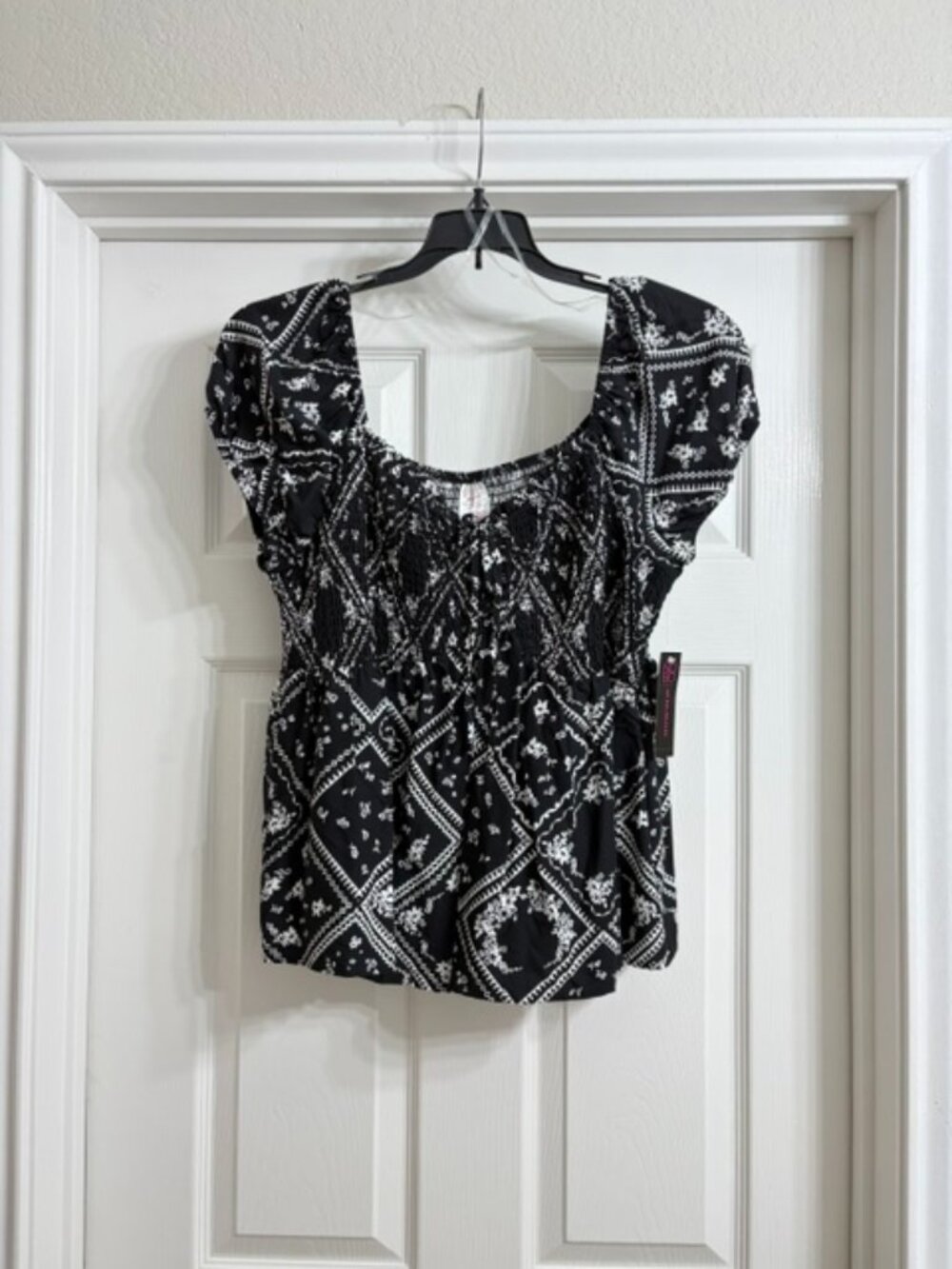No Boundaries Women's Black and White Blouse, Size Juniors XXXL (NWT)